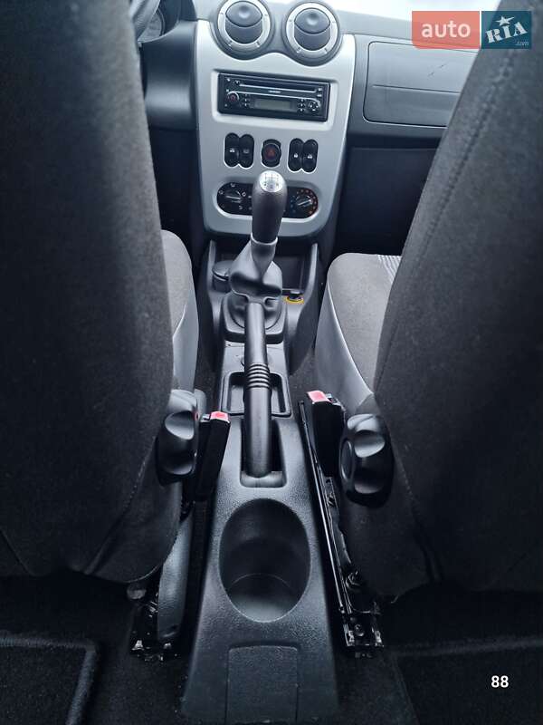 Внедорожник / Кроссовер Dacia Sandero 2009 в Полтаве