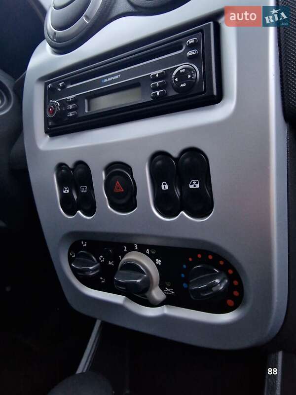 Внедорожник / Кроссовер Dacia Sandero 2009 в Полтаве