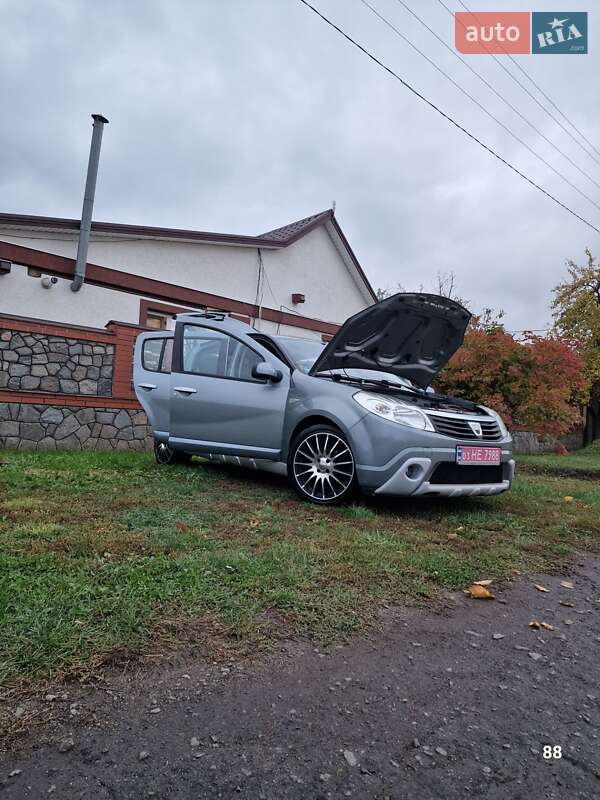 Внедорожник / Кроссовер Dacia Sandero 2009 в Полтаве