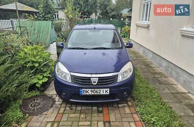 Хэтчбек Dacia Sandero 2009 в Дубно