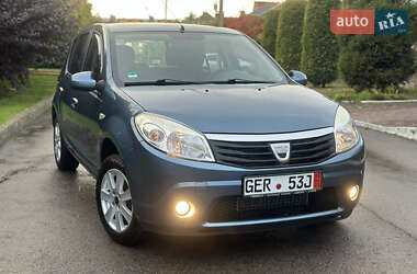 Хэтчбек Dacia Sandero 2009 в 