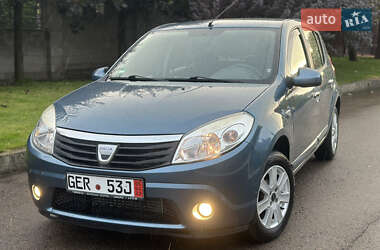 Хэтчбек Dacia Sandero 2009 в 