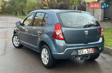Хэтчбек Dacia Sandero 2009 в 