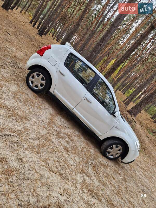 Хэтчбек Dacia Sandero 2009 в Полтаве