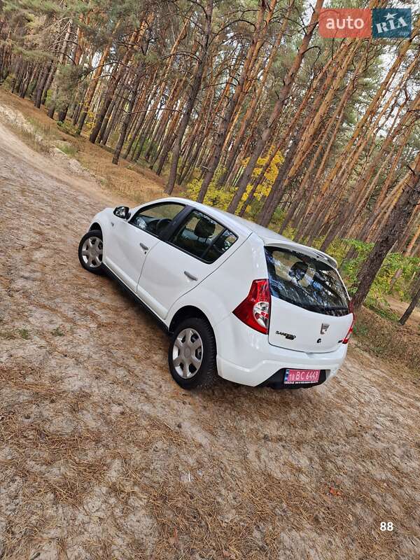 Хэтчбек Dacia Sandero 2009 в Полтаве