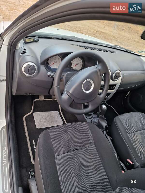 Хэтчбек Dacia Sandero 2009 в Полтаве