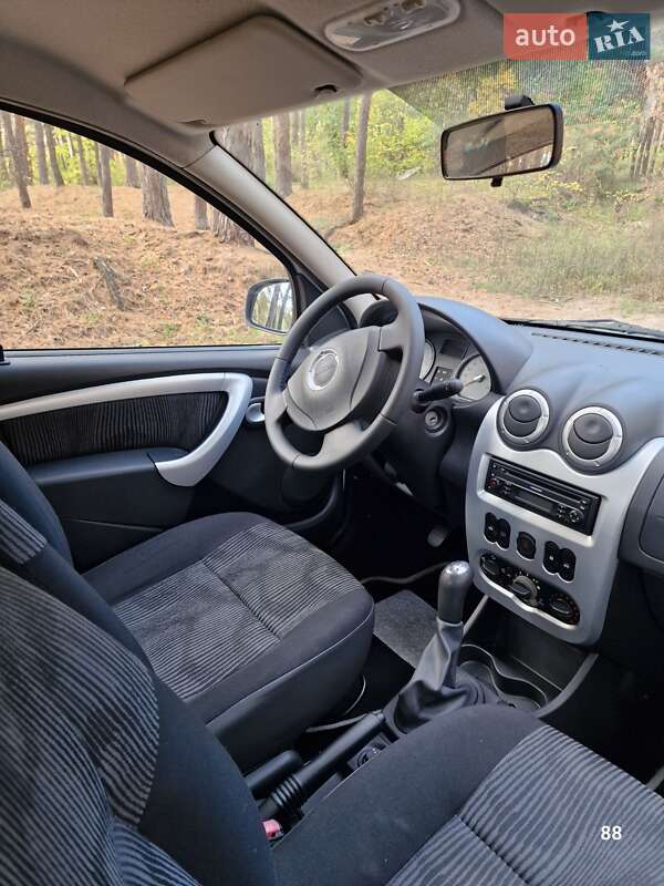 Хэтчбек Dacia Sandero 2009 в Полтаве