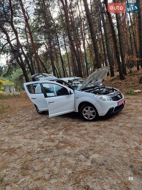 Хэтчбек Dacia Sandero 2009 в Полтаве