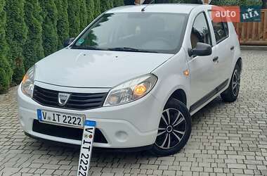 Хэтчбек Dacia Sandero 2009 в Самборе