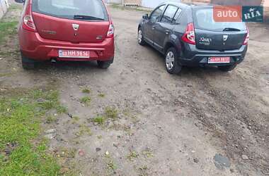 Хэтчбек Dacia Sandero 2009 в 