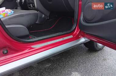 Хэтчбек Dacia Sandero 2011 в Чернигове