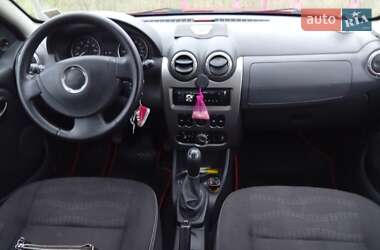 Хэтчбек Dacia Sandero 2011 в Чернигове