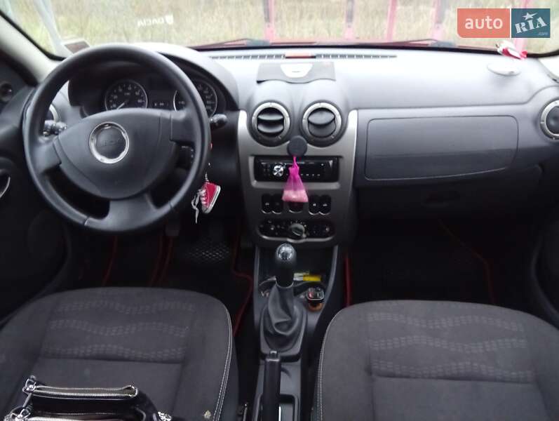 Хэтчбек Dacia Sandero 2011 в Чернигове