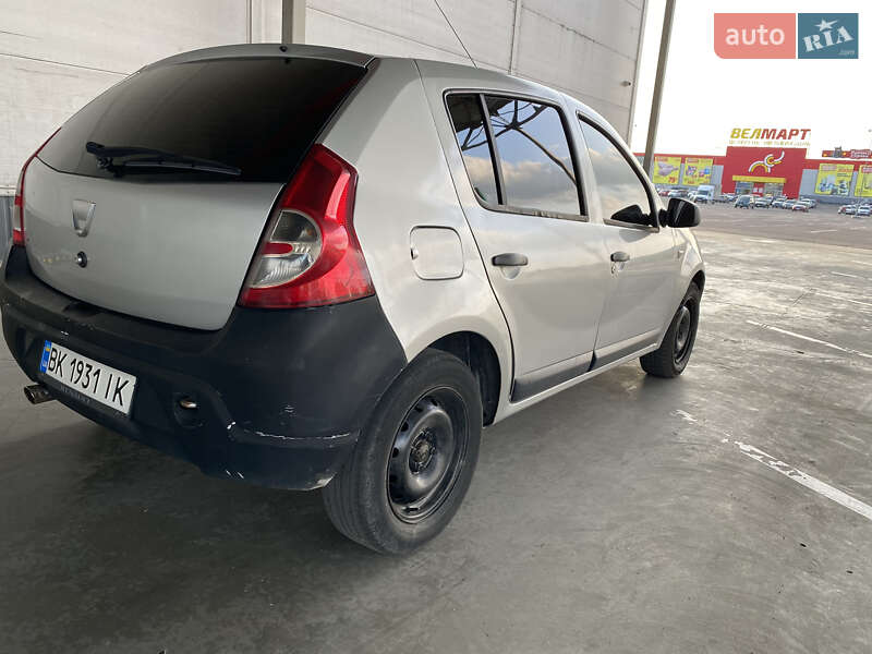 Хэтчбек Dacia Sandero 2010 в Ровно фото 2 Хэтчбек Dacia Sandero 2010 в Ровно