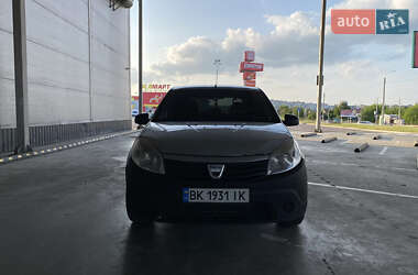 Хэтчбек Dacia Sandero 2010 в 