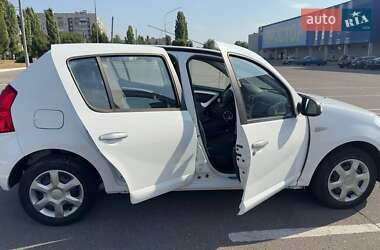 Хэтчбек Dacia Sandero 2009 в 
