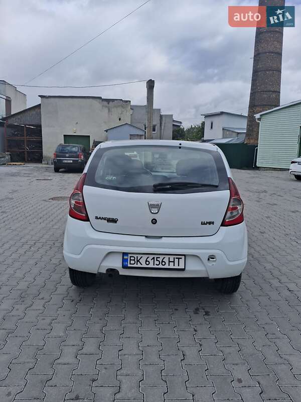 Хетчбек Dacia Sandero 2009 в Рівному
