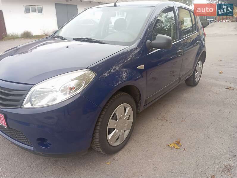 Хэтчбек Dacia Sandero 2009 в Калиновке