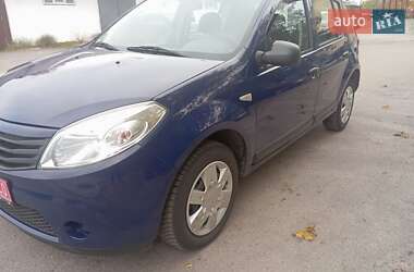 Хэтчбек Dacia Sandero 2009 в 