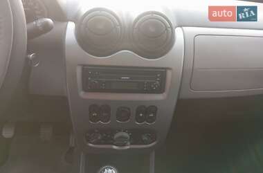 Хэтчбек Dacia Sandero 2009 в 
