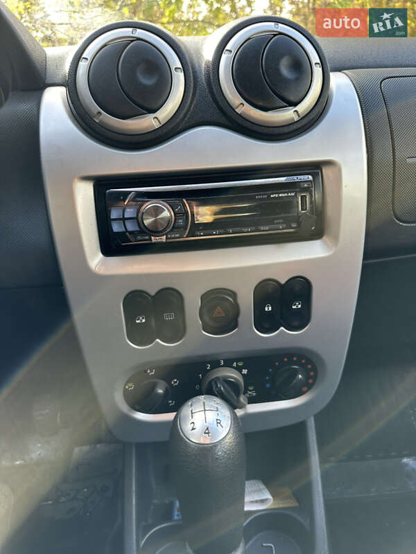 Хэтчбек Dacia Sandero 2009 в Львове