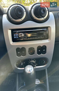 Хэтчбек Dacia Sandero 2009 в 