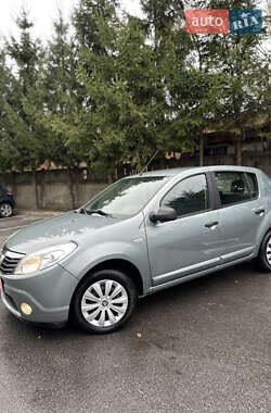 Хэтчбек Dacia Sandero 2008 в 