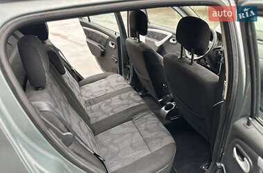 Хэтчбек Dacia Sandero 2008 в 