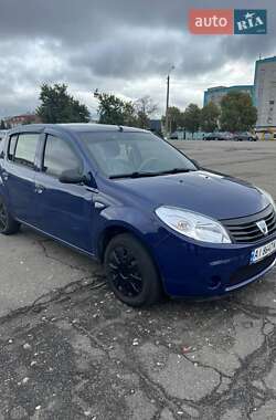 Хетчбек Dacia Sandero 2009 в 