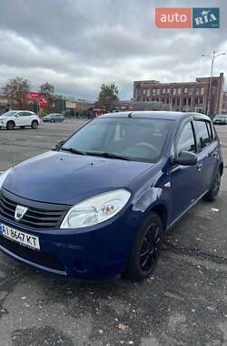 Хетчбек Dacia Sandero 2009 в 