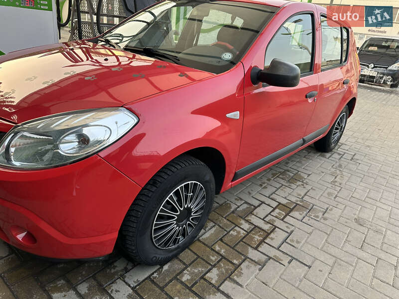 Хетчбек Dacia Sandero 2009 в Хмельницькому