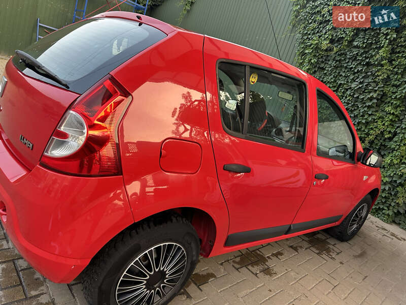 Хетчбек Dacia Sandero 2009 в Хмельницькому