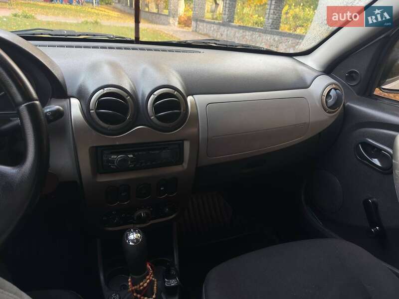 Хэтчбек Dacia Sandero 2009 в Кагарлыке фото 9 Хэтчбек Dacia Sandero 2009 в Кагарлыке