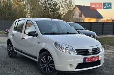 Хетчбек Dacia Sandero 2009 в Любешові
