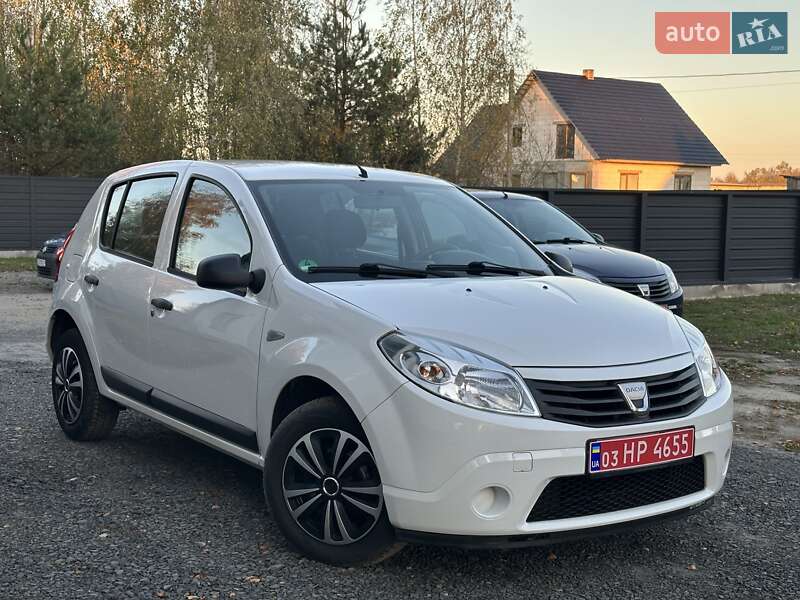 Хэтчбек Dacia Sandero 2009 в Любешове