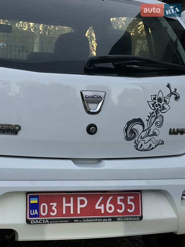 Хэтчбек Dacia Sandero 2009 в Любешове