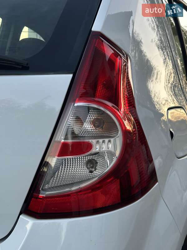 Хэтчбек Dacia Sandero 2009 в Любешове