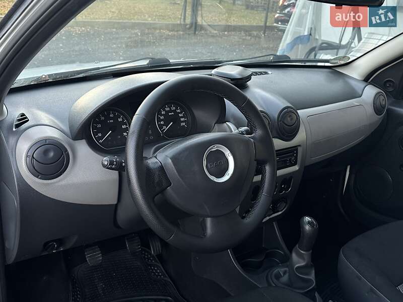 Хэтчбек Dacia Sandero 2009 в Любешове