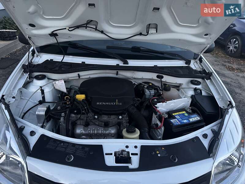 Хэтчбек Dacia Sandero 2009 в Любешове