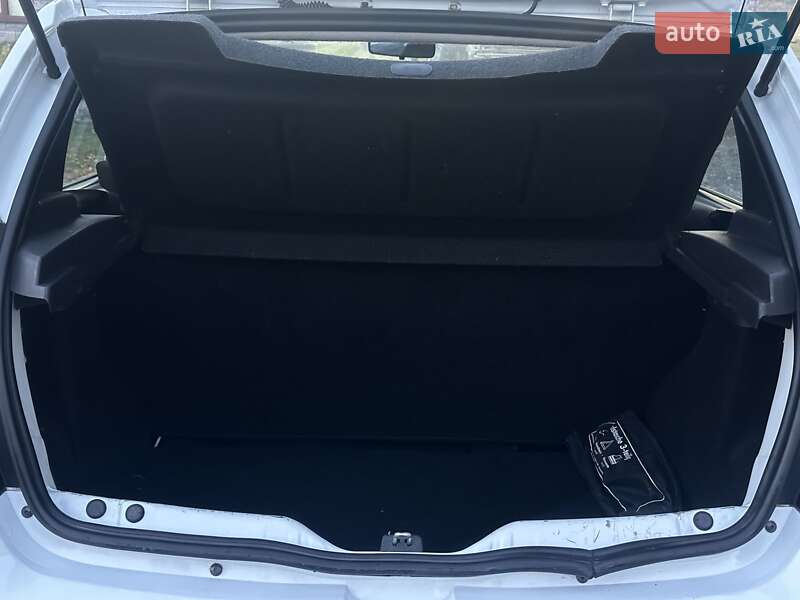Хэтчбек Dacia Sandero 2009 в Любешове