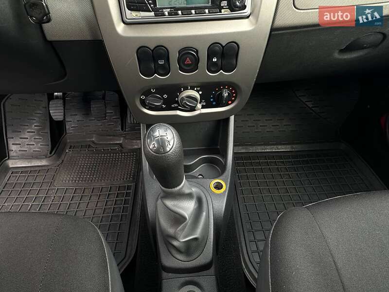 Хэтчбек Dacia Sandero 2009 в Луцке фото 19 Хэтчбек Dacia Sandero 2009 в Луцке