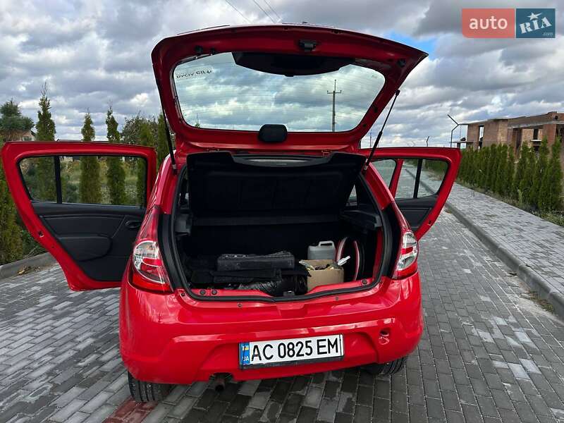 Хэтчбек Dacia Sandero 2009 в Луцке фото 24 Хэтчбек Dacia Sandero 2009 в Луцке