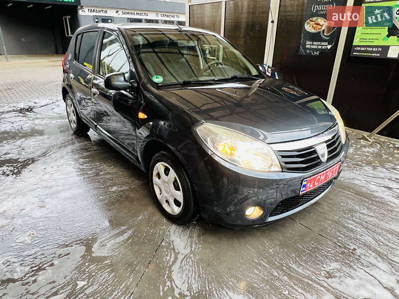 Хетчбек Dacia Sandero 2008 в Києві