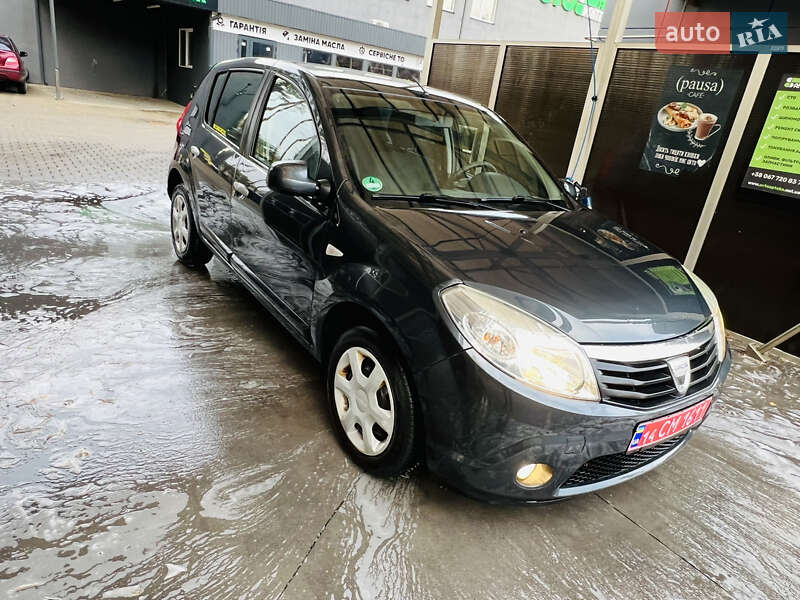 Хетчбек Dacia Sandero 2008 в Києві