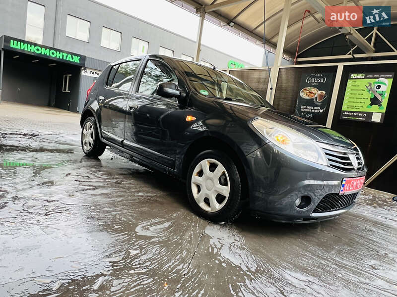 Хетчбек Dacia Sandero 2008 в Києві
