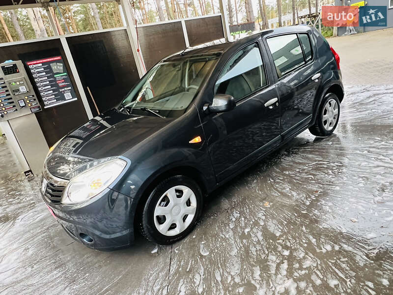 Хетчбек Dacia Sandero 2008 в Києві