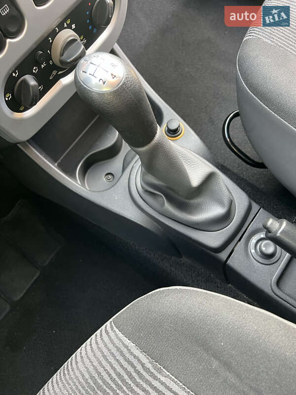 Хетчбек Dacia Sandero 2008 в Києві