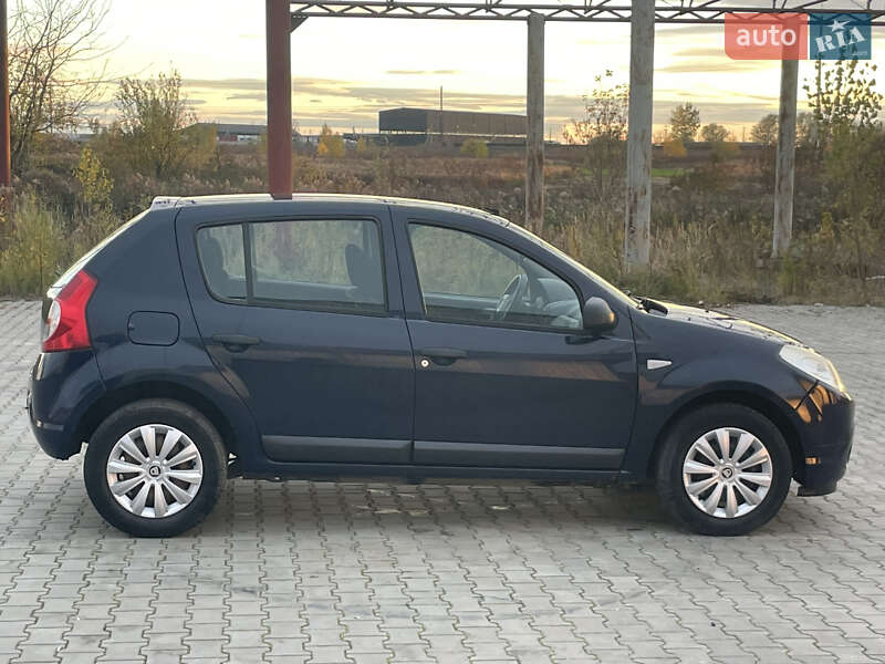 Хетчбек Dacia Sandero 2010 в Луцьку
