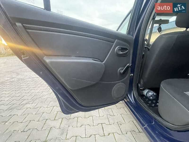 Хетчбек Dacia Sandero 2010 в Луцьку