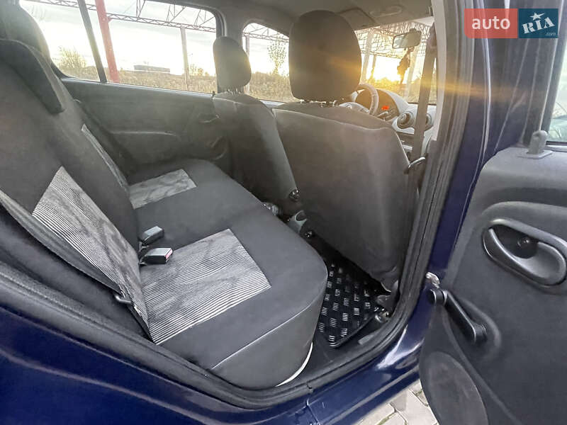 Хетчбек Dacia Sandero 2010 в Луцьку